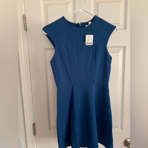 Women’s Dresses - Picture 1 of 3